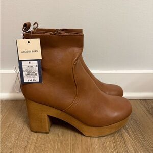 Never Worn Universal Thread Tan Ankle Booties
